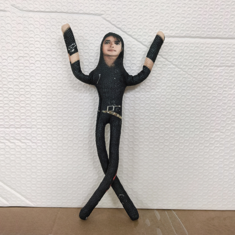 Muñeco de Peluche de Michael J - Evoker Cosplay Prop reseña y precio